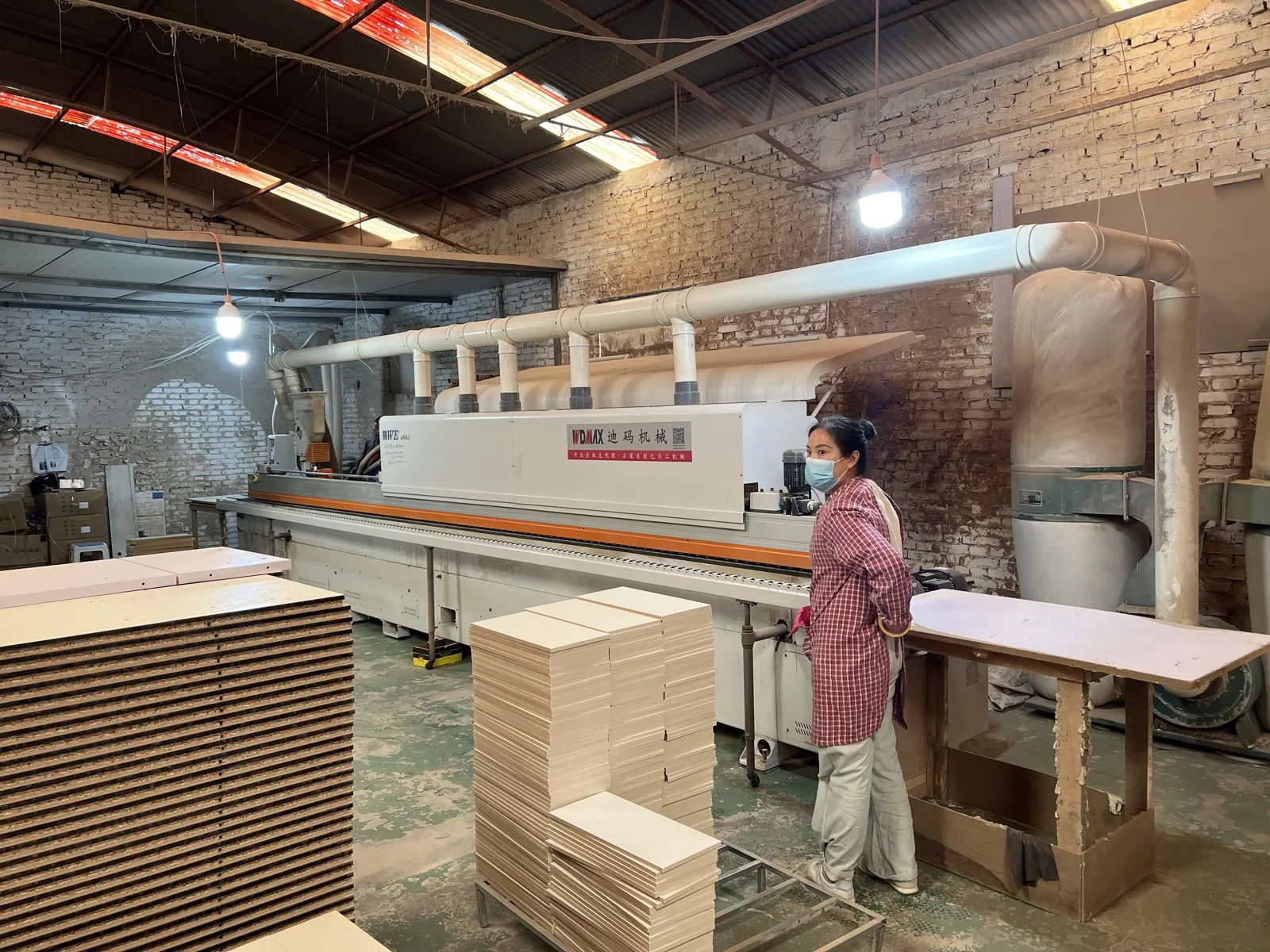 Paneelmachine voor nachtkastjes